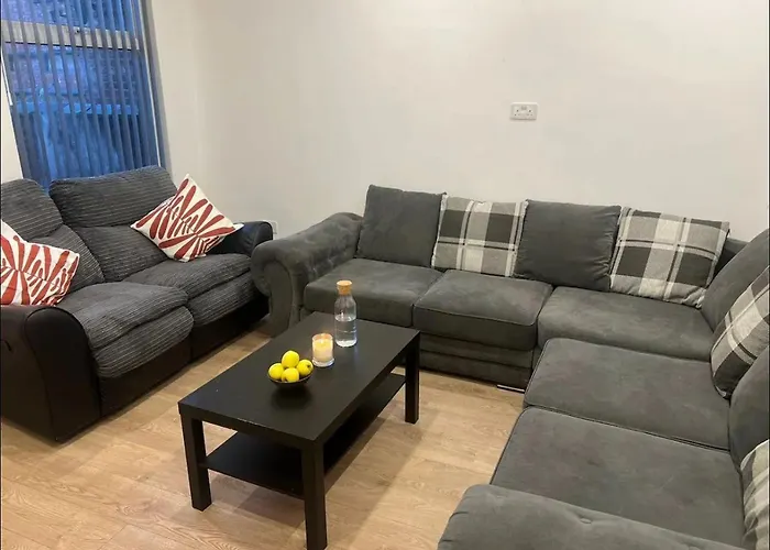 Cosy Double Bedroom With Attached Bathroom