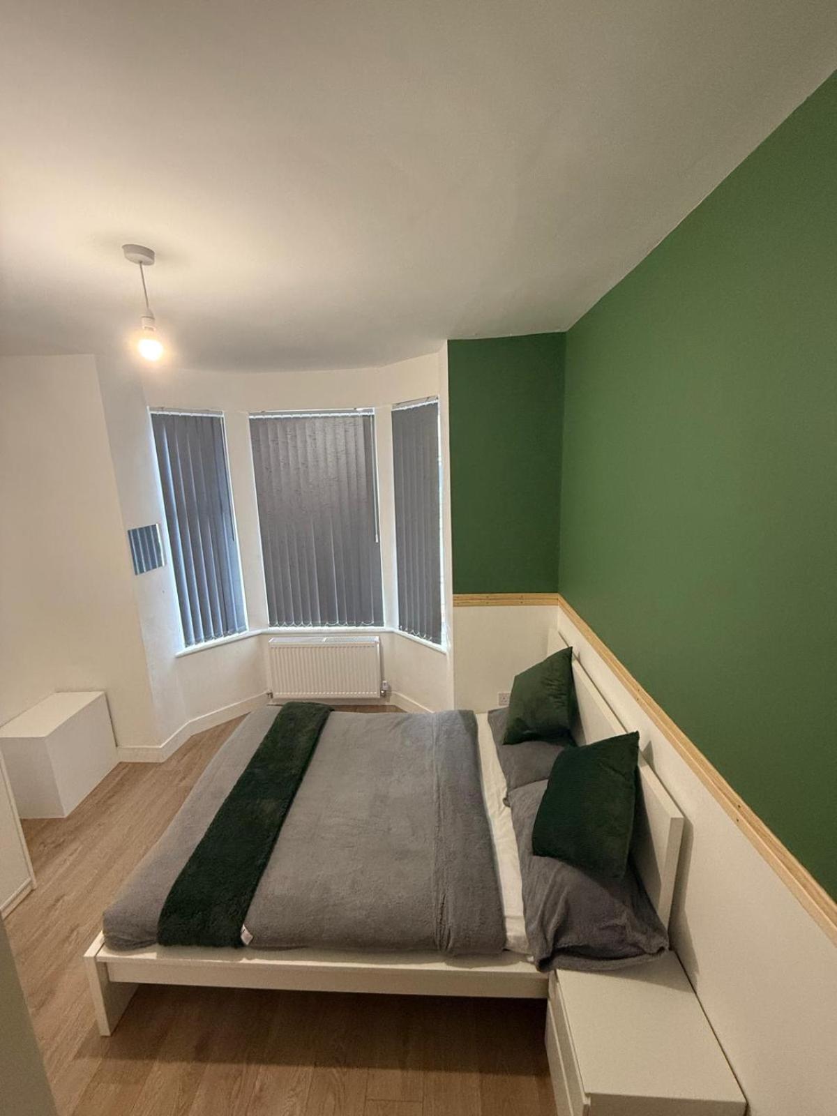 Cosy Double Bedroom With Attached Bathroom * Manchester